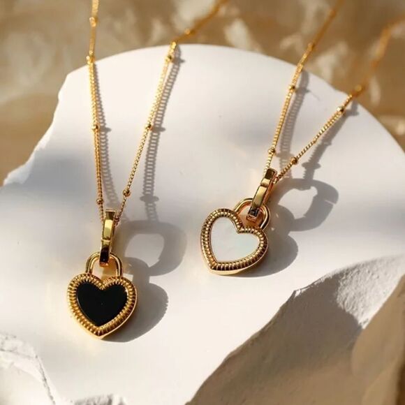The Two Faced Heart Black/White Shell Pendant Necklace Gold over 925 - Picture 3 of 12
